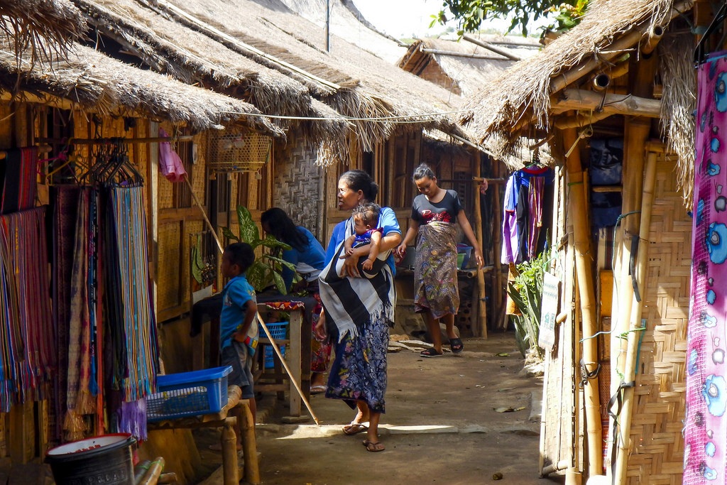 Keunikan Wisata Sasak Village SADE Rembitan di Lombok