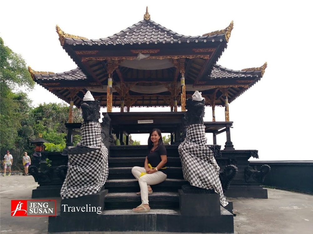 Pura Batu Bolong di Lombok, Destinasi Menarik untuk Dikunjungi - min