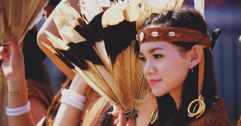  Pesona  kecantikan mitos dan fakta wanita suku  Dayak   