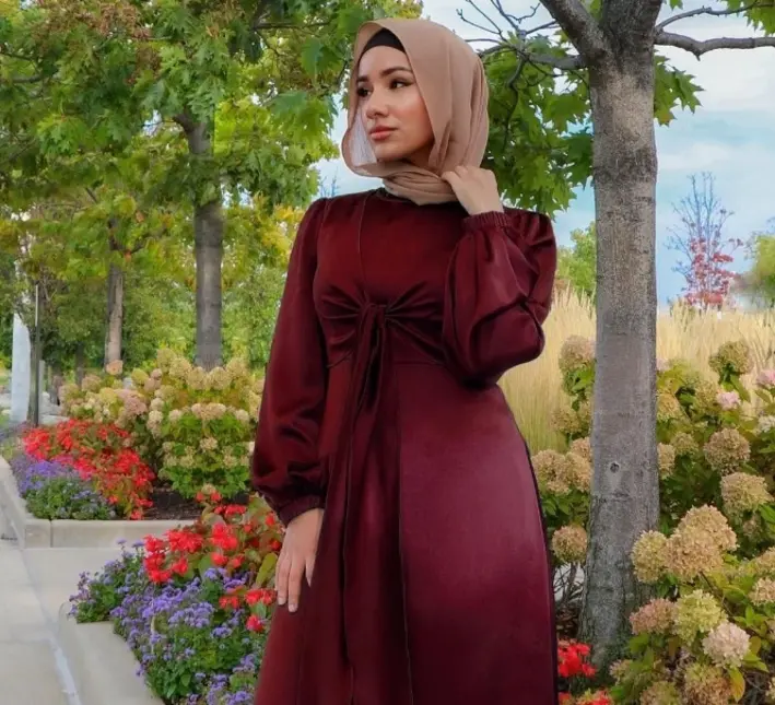 Kombinasi Warna Baju Merah Marun Cocok Pake Kerudung Warna Apa